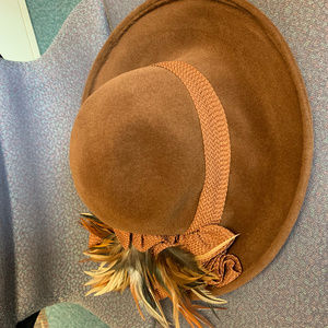 Meril Vintage Woman's Copper FeltHat with Feathers